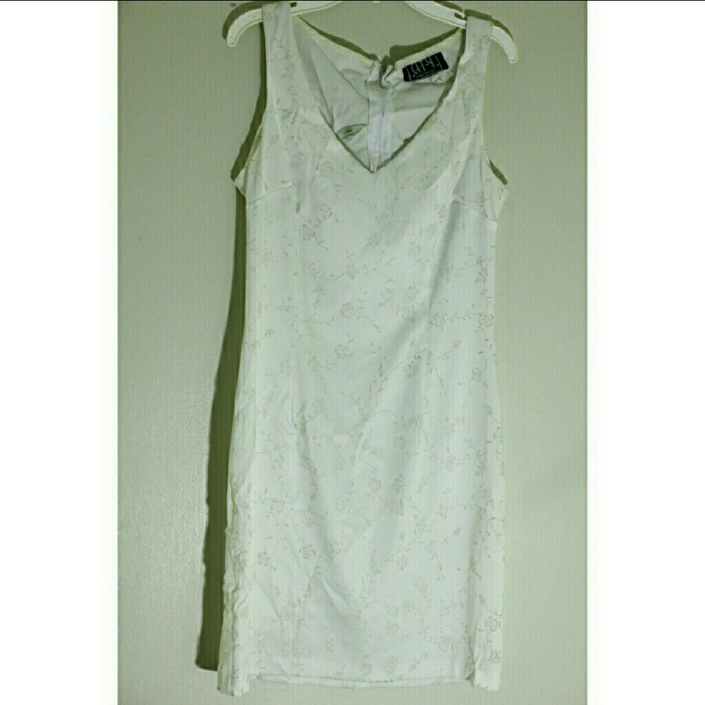 *EUC* Vintage City Triangles casual dress v neck